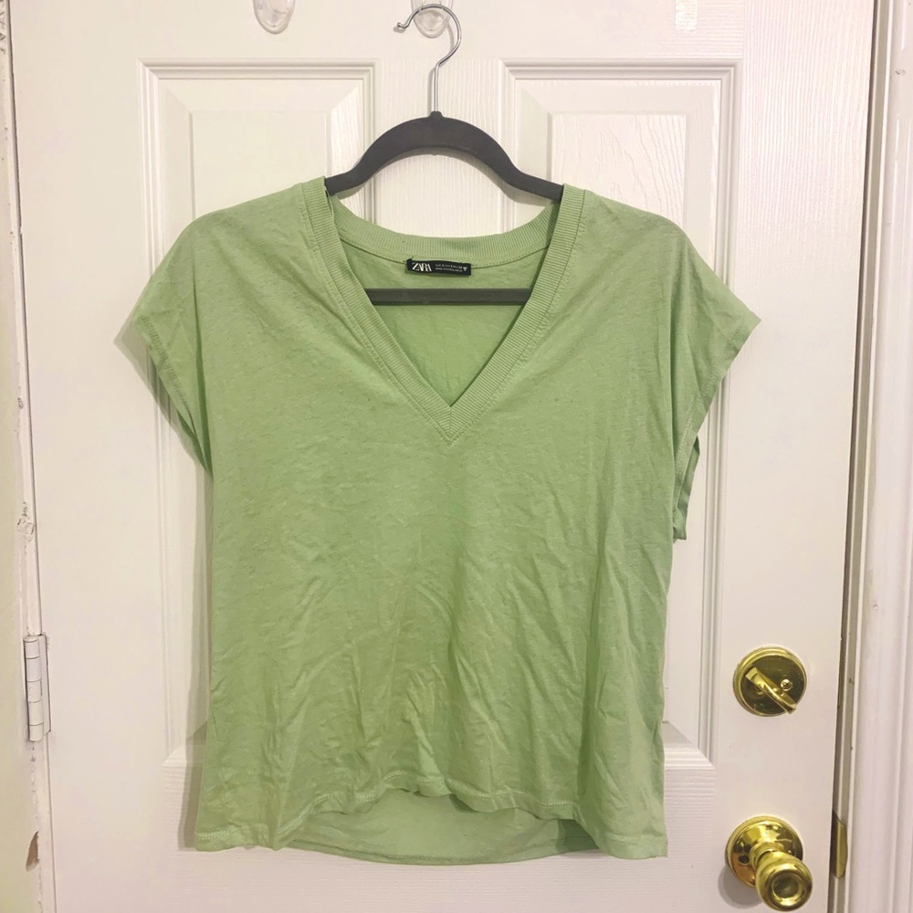 Zara V-neck/Vest Shirt. Size S, Pistachio.